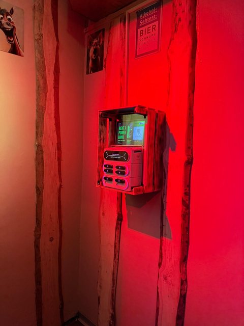 Enlupa-Powerbank-Station im Bächle Keller in Freiburg